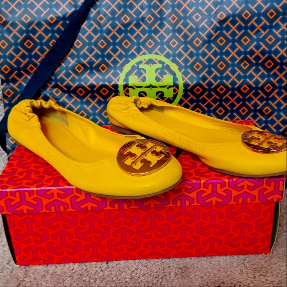Tory  Burch Daisy/Gold flats size 9